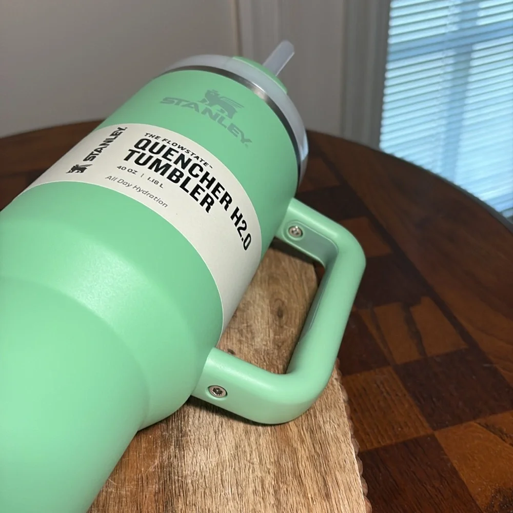 Stanley 40oz Jade Quencher 2.0 tumbler - Picture 5 of 6